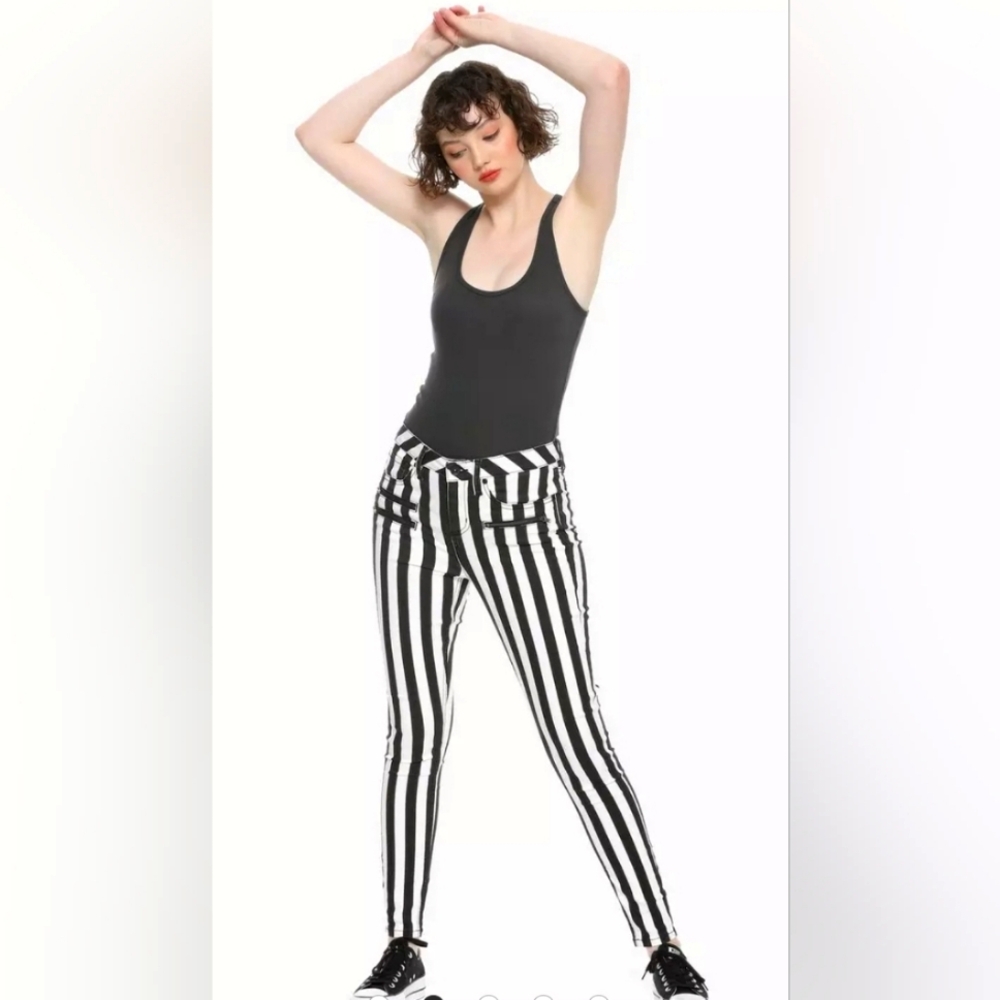 PRE-LOVED SIZE 1 Hot Topic  Denim Blk & Wht Stripe Hi-Rise Super Skinny Jeans